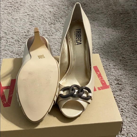 Kenneth Cole Heels - Picture 3 of 4